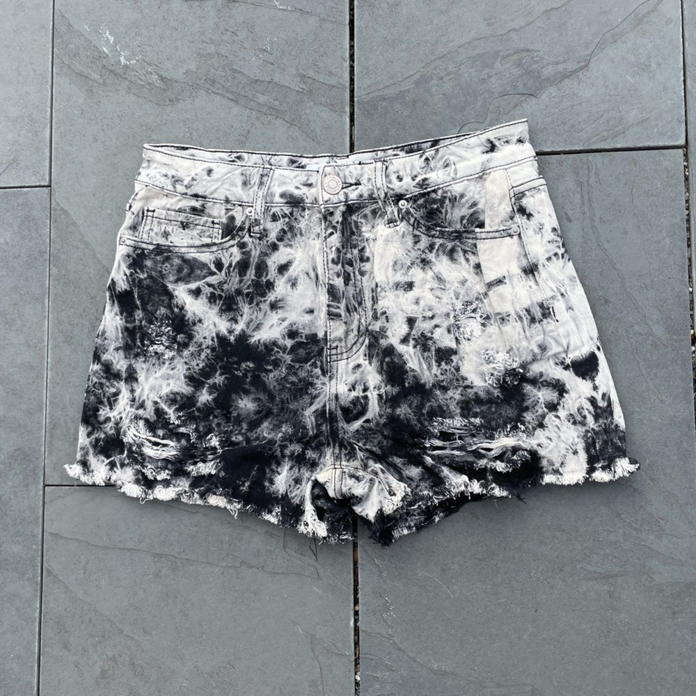 YMI‎ High Rise Dream Fit Distressed Denim Shorts Sz 9/29 Waist